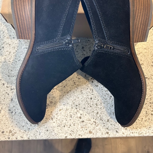 Lucky Brand's Feltyn booties - Picture 4 of 15